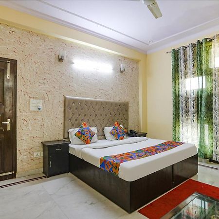 Fabexpress Hm Palace Hotel Noida Exterior photo