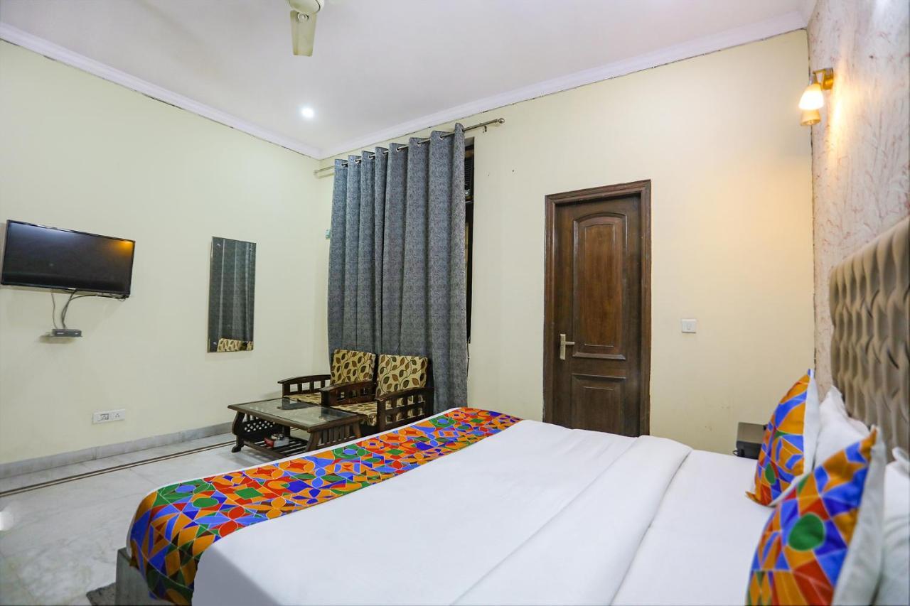 Fabexpress Hm Palace Hotel Noida Exterior photo