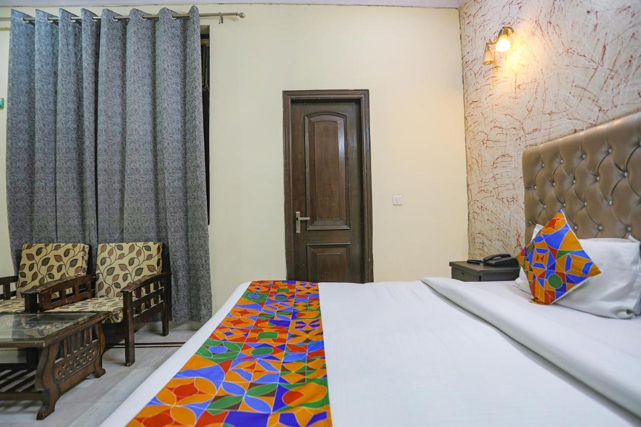 Fabexpress Hm Palace Hotel Noida Exterior photo